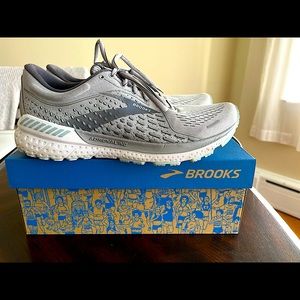 Brooks Adrenaline GTS 21 size 9 women’s